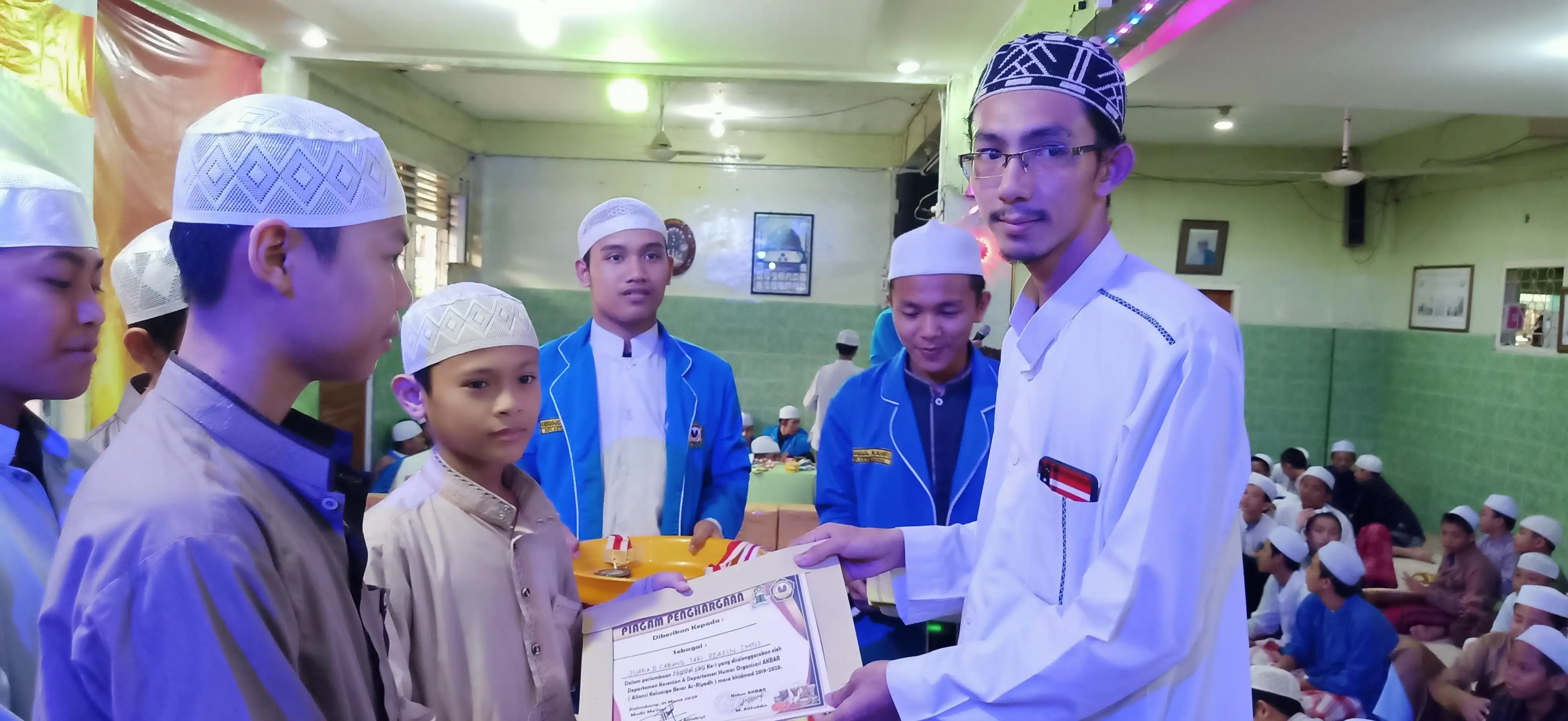 Pembagian Hadiah 61